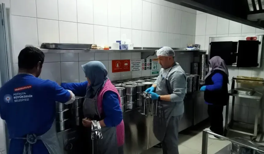 Alanya’da kapı kapı sıcak yemek