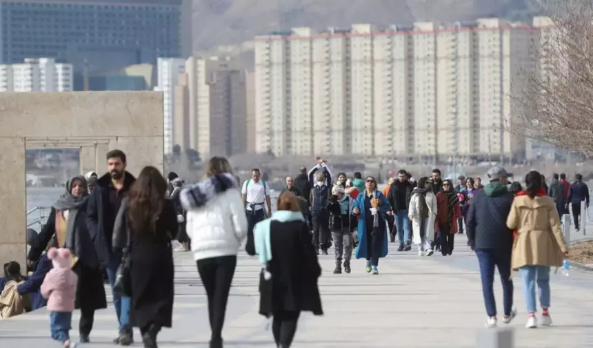 Sınıra gidiyorlar: Alanya’da İranlıların tatili yarım kaldı