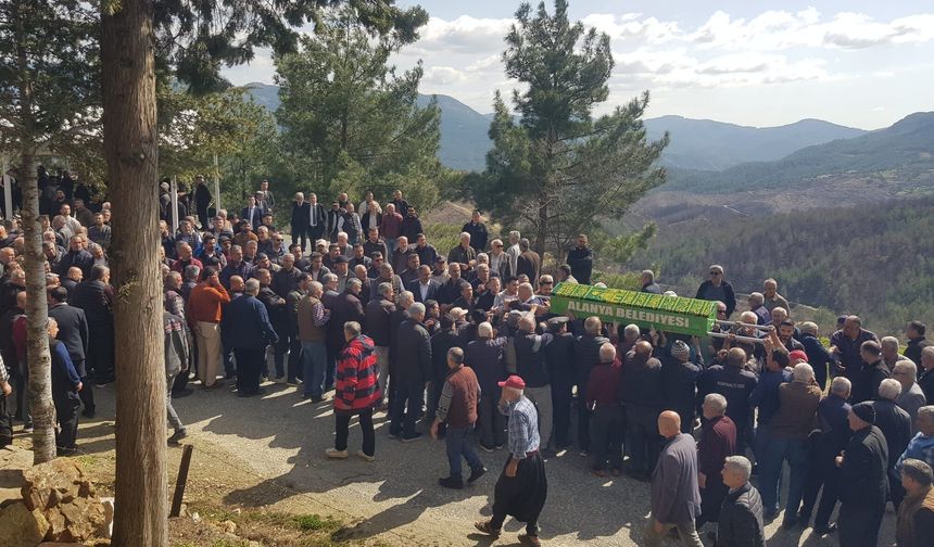 Alanya Şoförler Odası’nın acı günü: Ali Akkaya babasını uğurladı