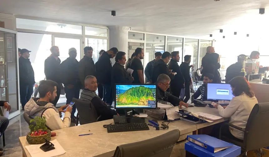 Alanya’da iftar kuyruğu değil, plaka kuyruğu!