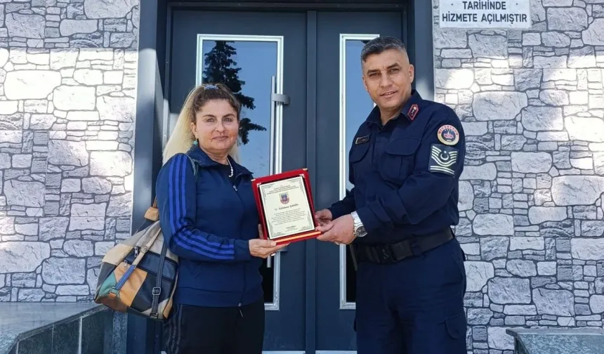 Sahillerin koruyucusu Güldane öğretmene anlamlı jest