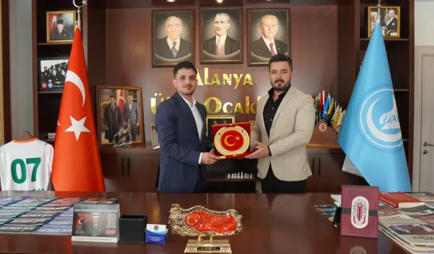 EMŞAV heyeti, Alanya Ülkü Ocakları’na çıkartma yaptı