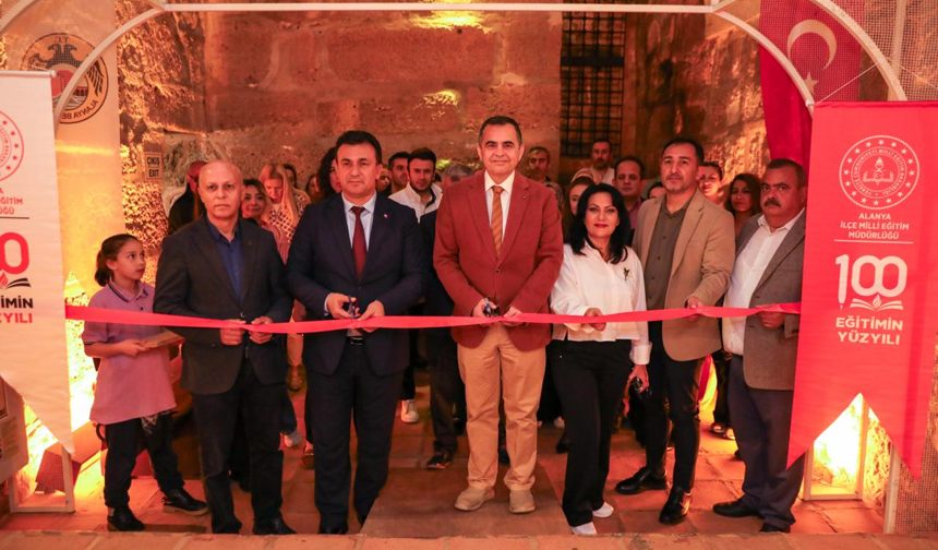 Çocuklardan 23 Nisan’a özel Kızılkule sergisi