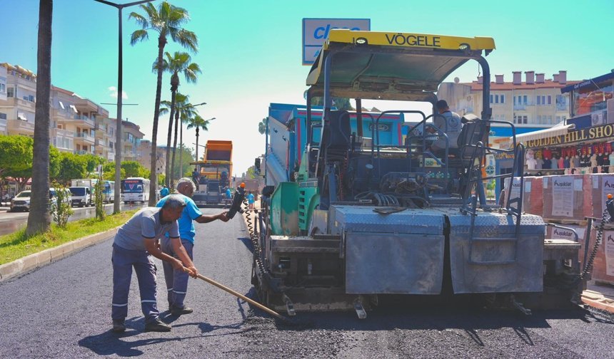 Atatürk Caddesi’nde çalışmalar hızla devam ediyor