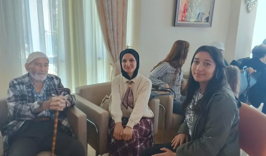 Geleceğin hemşirelerinden kalplere dokunan ziyaret