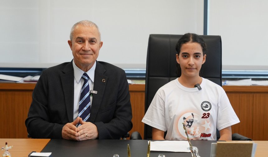 Başkan Özçelik, koltuğunu Karsu'ya devretti