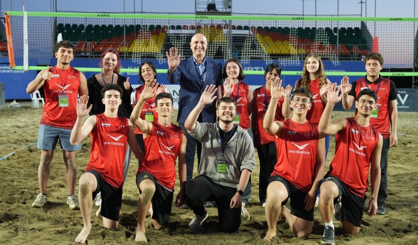 Plaj voleybolu sezonu Alanya’da açıldı