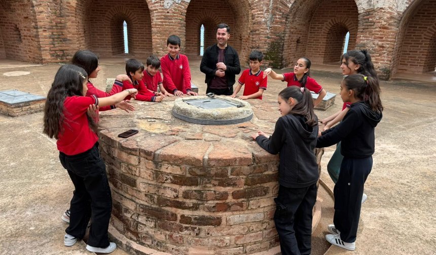 Alanyalı çocuklar mirasın izini sürüyor: Kale’den Tersane’ye büyük keşif