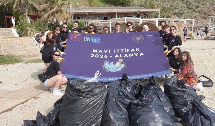 Damlataş’ta mavi seferberlik: Sahilden tam 157 kilo atık çıktı