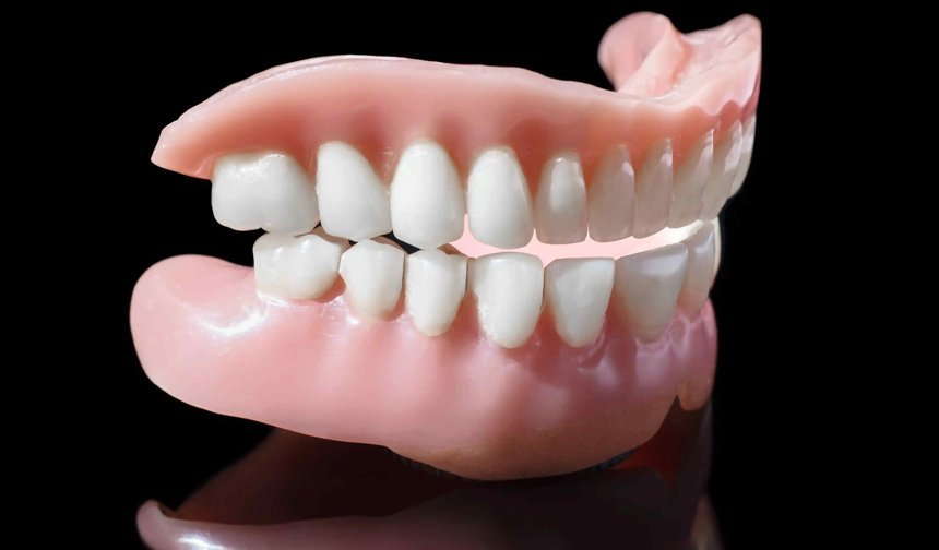 Tatlı keyfi ağızda taş gibi kaldı: Alanya'da baklava diş kırdı!