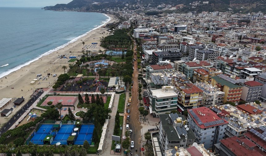 Atatürk Caddesi’nde çalışmalar aralıksız devam ediyor