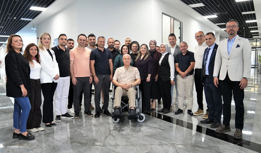 Başkan Özçelik, personelle bayramlaştı