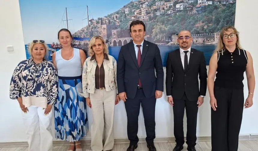 Müdür Yusuf Yılmaz’a "Altın Meşale" tebriği