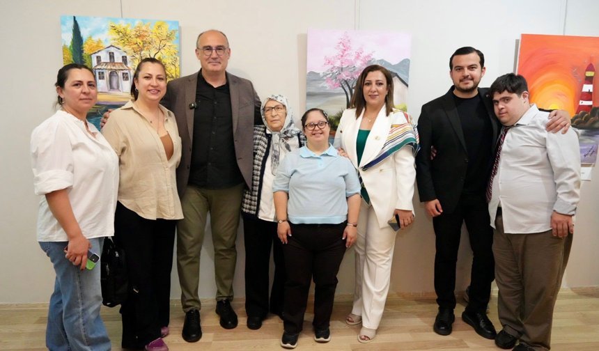 Alanya’da engeller sanatla aşıldı: 'Hayalden Tuvale' sergisi büyük ilgi gördü