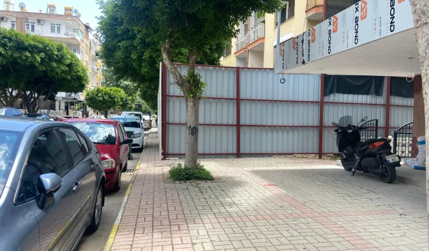 Alanya’da kaldırım işgali: Yayalar isyan etti