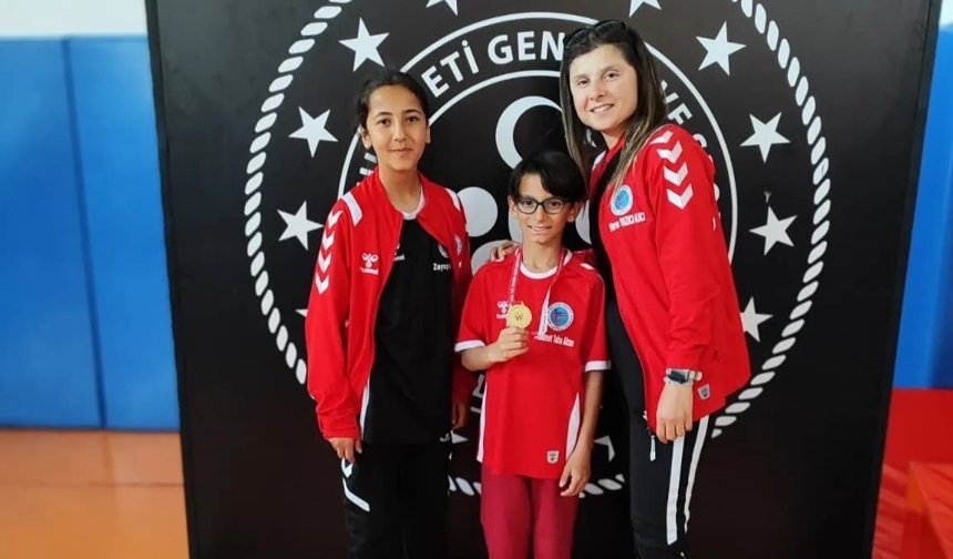 Mahmutlar’ın gururu: Mehmet Taha, Antalya şampiyonu oldu