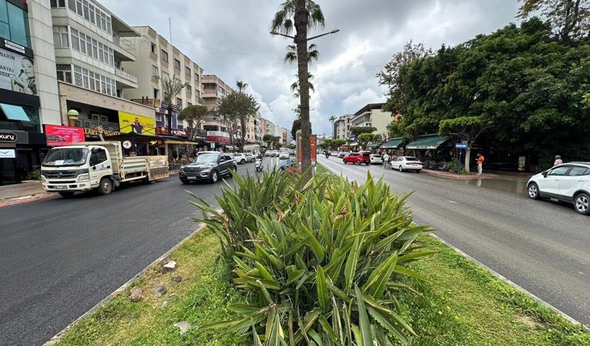 Alanya’da asfalt tamam, kaldırımlar ne zaman bitecek?