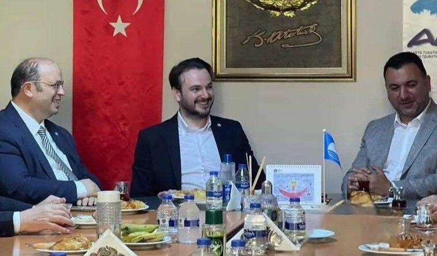 Siyasetin kalbi ALTİD’de attı: Alanya turizmi için kritik zirve