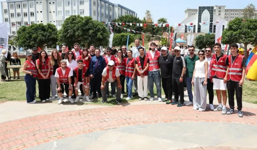 ALKÜ kampüsünde şenlik ateşi yandı: Gençlerin enerjisi Alanya’yı sardı