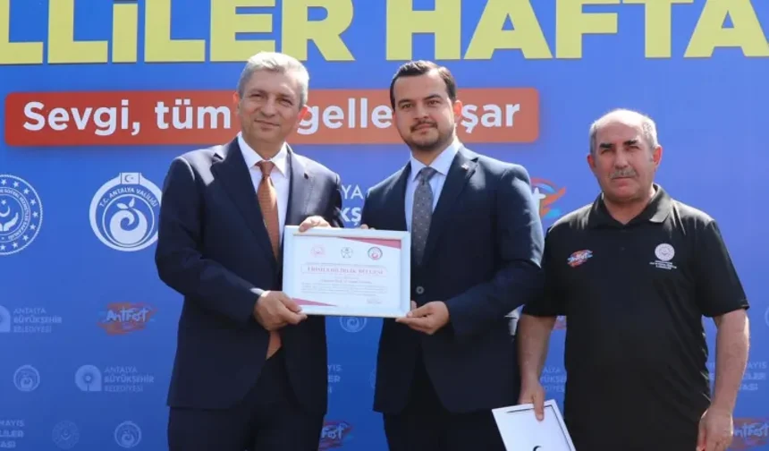 Belediyenin 'Engelsiz' hamlesine tam not: Vali Şahin, Zavlak'a teslim etti
