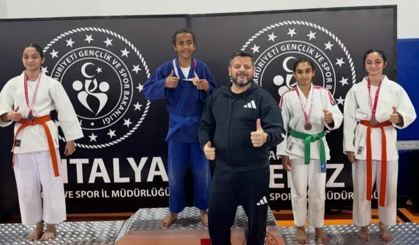 Alanya'nın minik devleri ringde şov yaptı