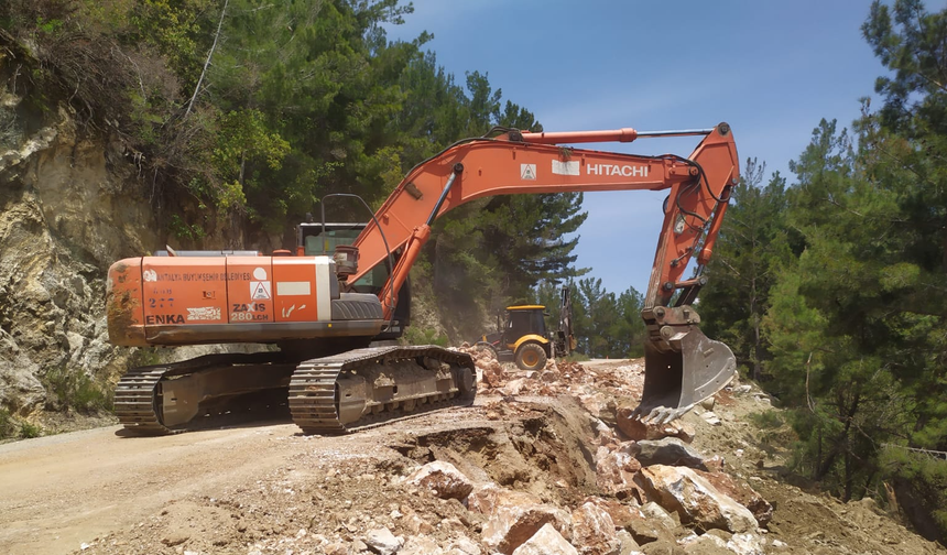 Alanya kırsalında yol bakımları sürüyor