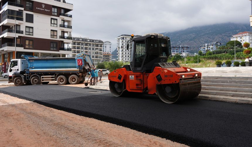 Türkler ve Mahmutlar’da sıcak asfalt çalışması
