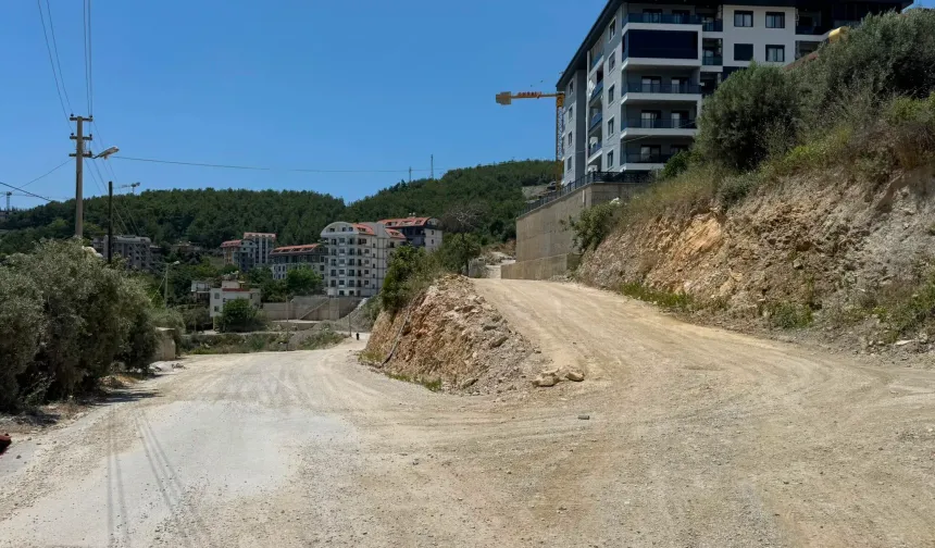Çıplaklı'da iki yıllık yol çilesi: "Tozdan ve çamurdan bıktık"