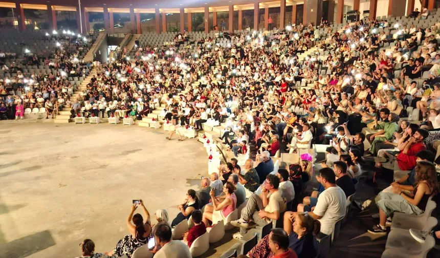 Alanya'da türkü şöleni: Müzik öğretmenleri büyüledi