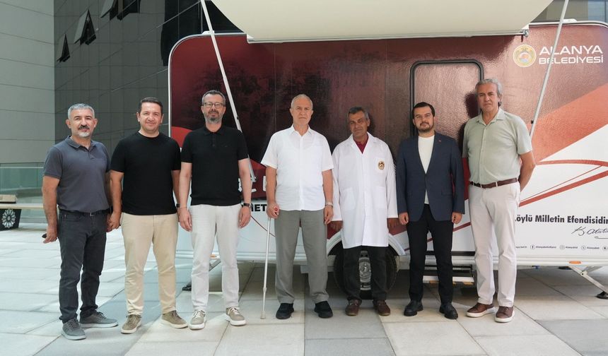 Alanya’da mobil kuaför aracı hizmete başladı