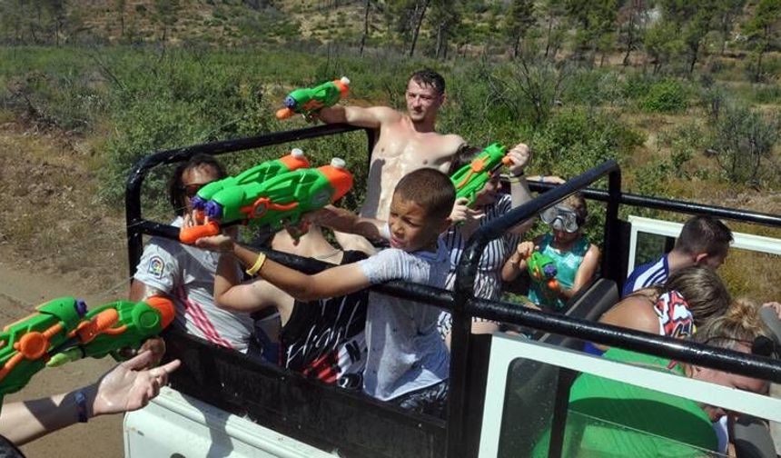 Alanya'da safari araçlarında tehlikeli 'Su' savaşı
