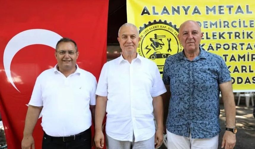 Sanayi Sitesi'nde aşure buluşması: Başkan Özçelik, esnafla bir araya geldi