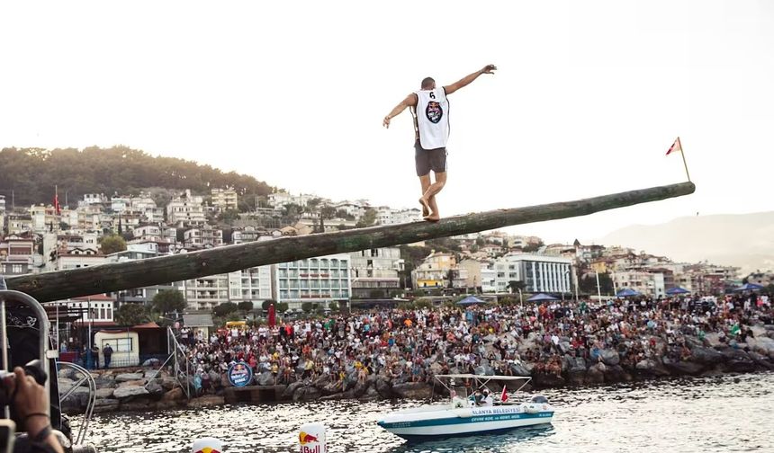 Alanya’da tarihi gün: TCSG-92 botu ziyarete açıldı, yağlı direk yarışı başlıyor