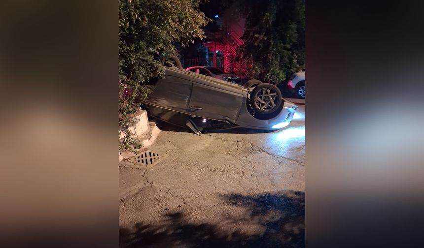 Alanya'da gece yarısı kaza: Araç yan yatıp devrildi