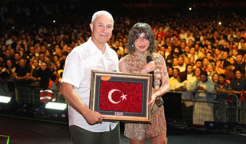 Alanya’da Gülşen konseriyle unutulmaz gece