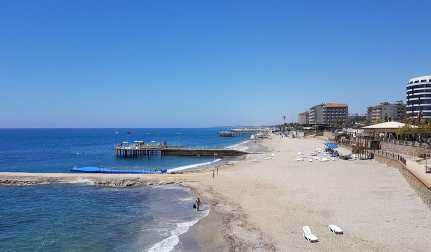 Alanya Konaklı sahilinde siyah su tepkisi