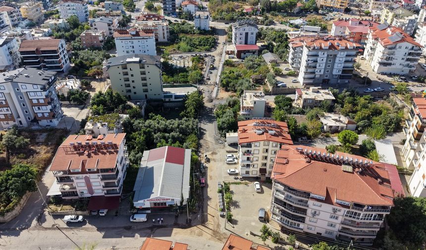 Komşuda parke yol ve kaldırım çalışması