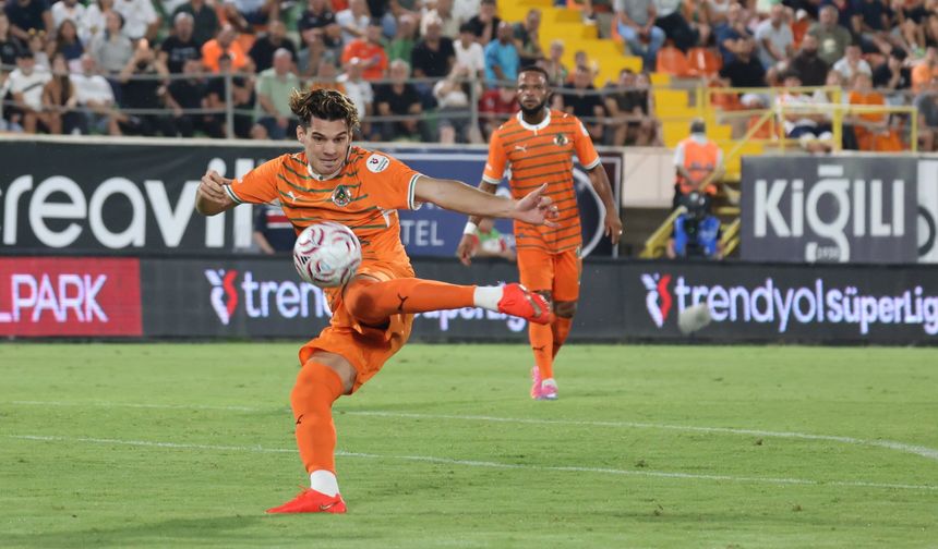 Alanyaspor Göztepe'yi elinden kaçırdı: Oba'da 4 gollü düello