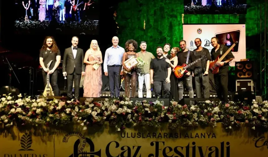 Caz fırtınası: Dünyaca ünlü yıldız Alanya’yı büyüledi