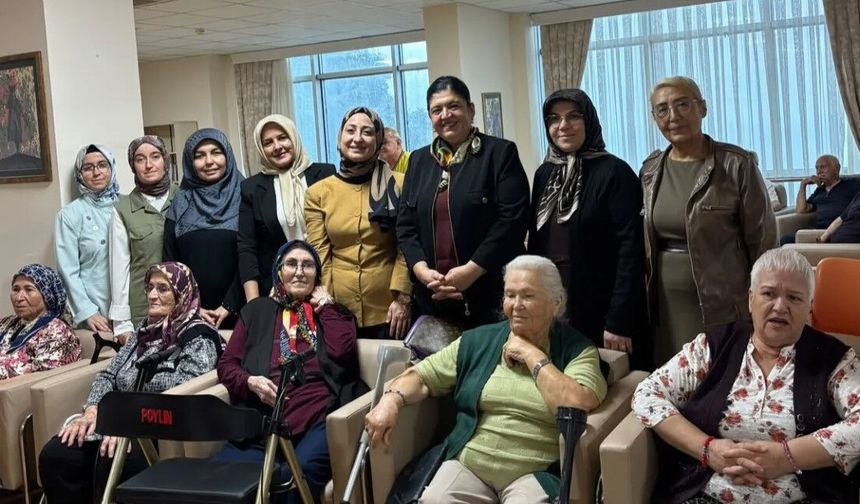 Alanya’da büyüklerin yüzü güldü: Teşkilat kapı kapı gezdi