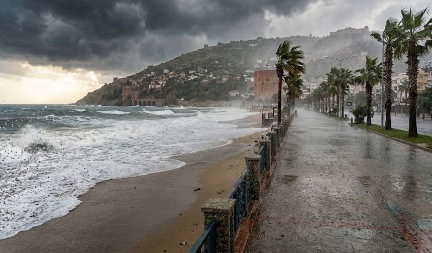 Alanya’da güneşe mola: Sağanak ve ani soğuma kapıda