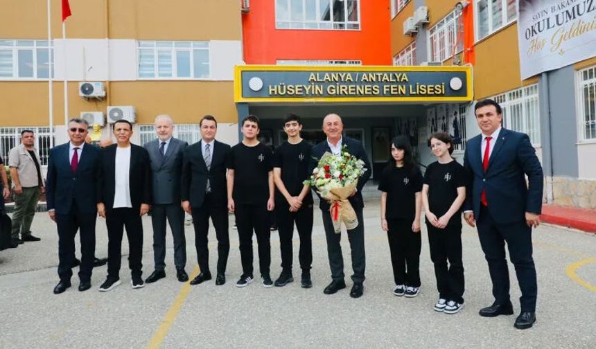 Mevlüt Çavuşoğlu, Alanya’da gençlerle buluştu