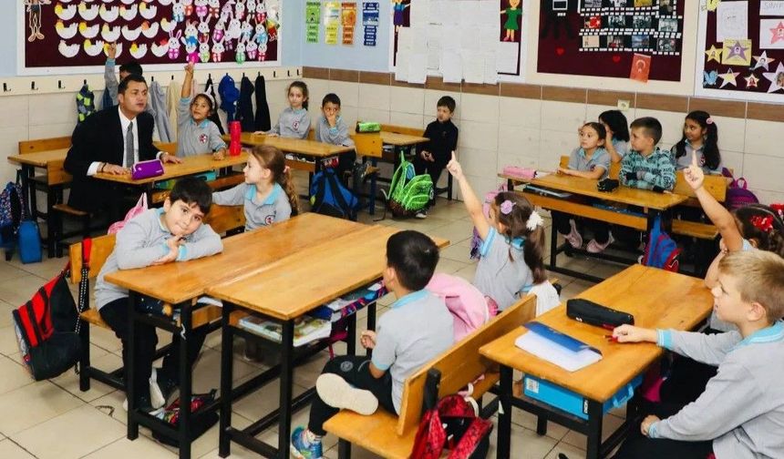 Kaymakam Öztürk, Cikcilli’de öğrencilerle buluştu