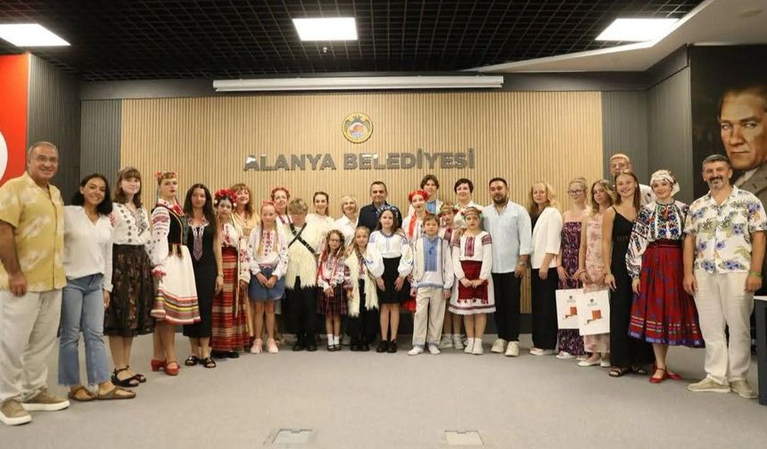 Alanya sokakları dünyanın dansıyla renklendi
