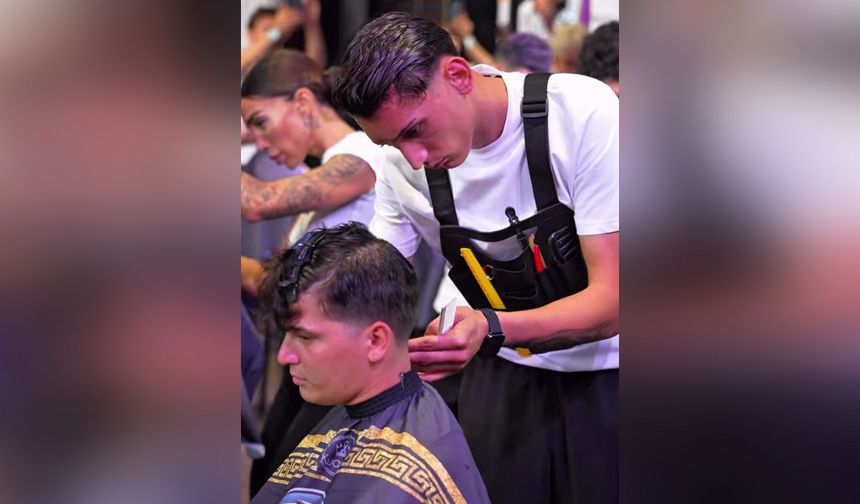 Alanya’da 22 yaşındaki berber gönülleri fethetti