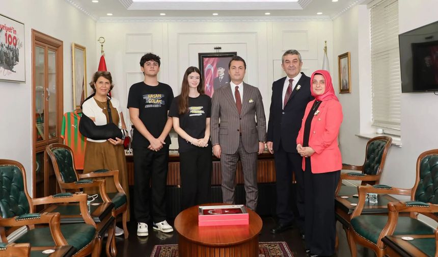 Liselilerden Kaymakam Öztürk’e sürpriz proje