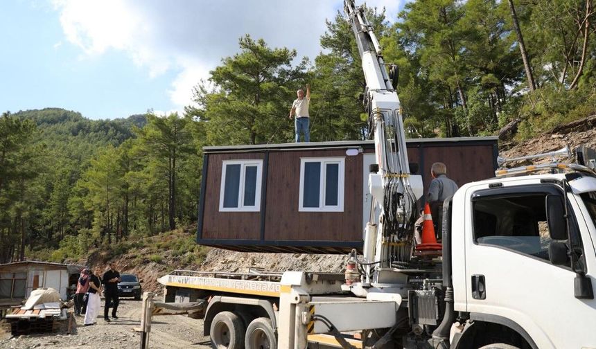 Alanya’da yaşlı çift yeni yuvasına kavuştu