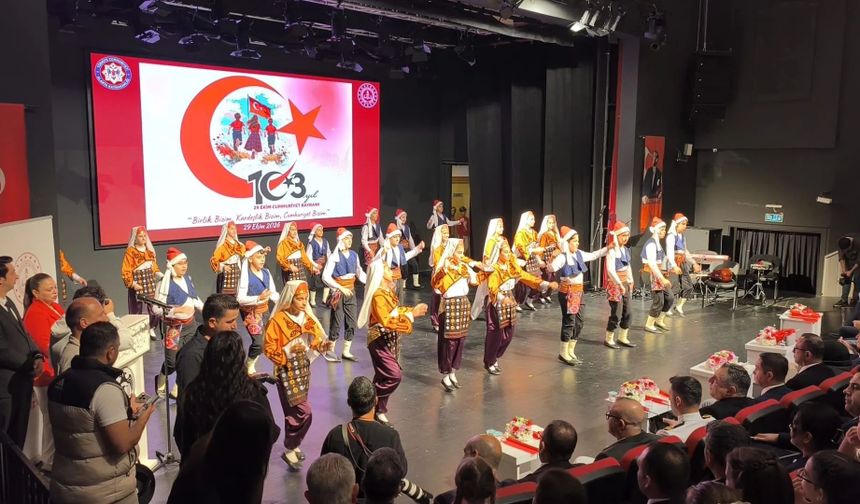 Alanya’da 103 yıllık gurur: Cumhuriyet coşkusu şehri sardı