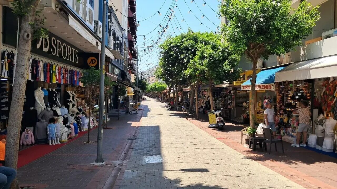 Alanya çarşısında sezon isyanı: "Sorun turistte değil, düzensizlikte"